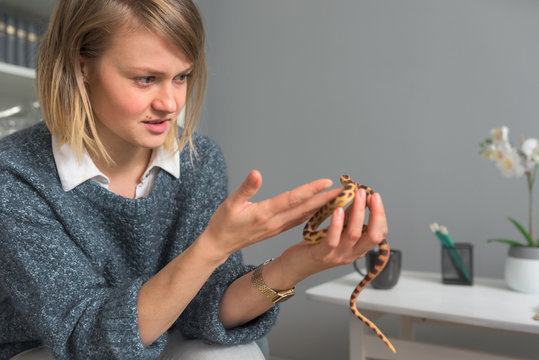 Female treating her reptile phobia during psychotherapy session