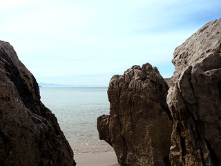 Morskie skały z widokiem na morze