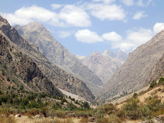 Naklejka premium Valley in the Fan Mountains, panorama nature. Tourism in Central Asia, Tajikistan.