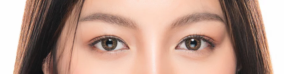 Foto op Aluminium Close-up Asian Women's eyes on White Blackground. © kitthanes