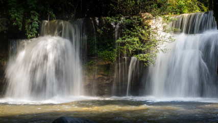 Obraz premium Beauty, Environmental Conservation, Environmental Issues, Flowing, Forest, Freshness, Horizontal, Landscape - Scenery, Leaf, Lush Foliage, Majestic, Natural Parkland, Nature, No People, Outdoors, Phot