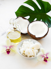 Obraz na płótnie Canvas Fresh coconut oil and spa ingredients