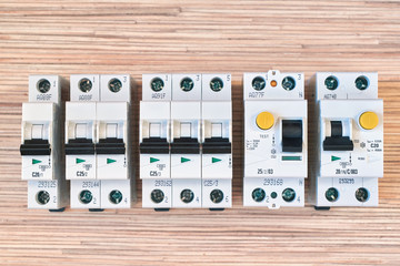 Modular electric circuit breakers, RCD and differential automatic. Residual current device and...