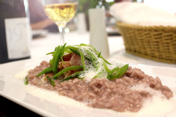 Red Risotto with monkfish, glazed snow peas and white wine