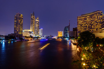 Fototapeta na wymiar high building at the river in night time