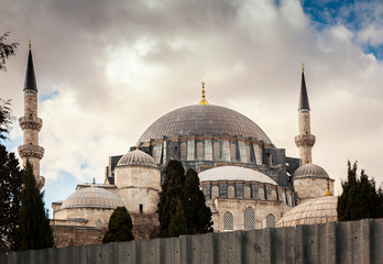Fototapeta na wymiar Istanbuls Suleymaniye mosque exterior