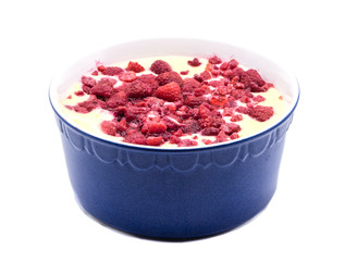 Vanillepudding mit Himbeeren