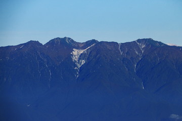 南アルプス塩見岳山頂への道　本谷山稜線からの　中央アルプス　空木岳　南駒ヶ岳遠景
