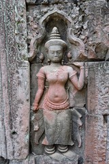 Fototapeta na wymiar Femme sculptée en bas relief Angkor 