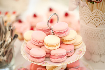 Obraz na płótnie Canvas Pink cupcakes with strawberries