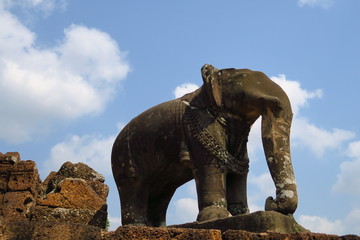 Fototapeta na wymiar Elephant de pierre