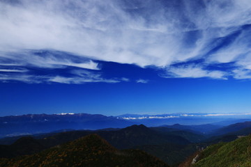 南アルプス塩見岳山頂への道　塩見小屋からの中央アルプス、北アルプス、乗鞍岳遠景　