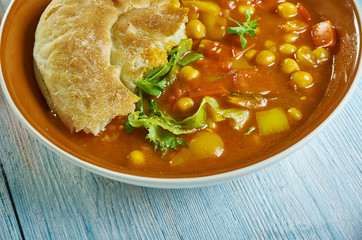 Chickpea, red pepper and spinach curry