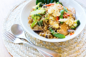 Stir fried noodle shrimp chicken vegetables