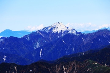 南アルプス塩見岳山頂から　南アルプス北部　甲斐駒ヶ岳を望む