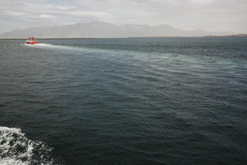Obraz premium view from the ship of the water of the Atlantic Ocean from Iceland