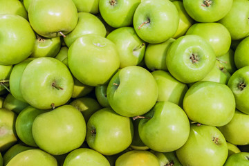 Granny smith  green apples. Raw fruit background. Top view. - Powered by Adobe