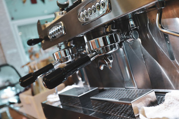 Fototapeta na wymiar coffee machine in cafe restaurant