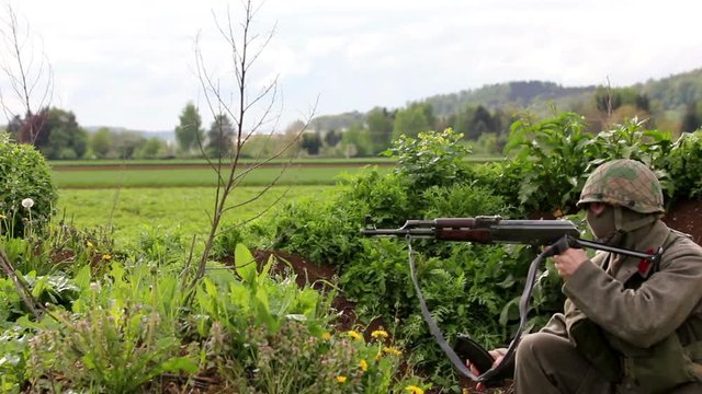 Cold War - Soldier in dig aim target