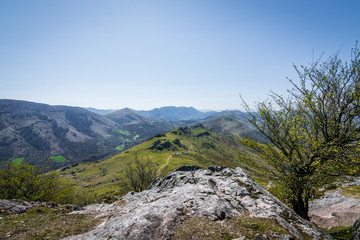 Fototapeta na wymiar Randonnée Pic du Mondarrain (749m) depuis le col des Veaux