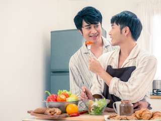 Obraz na płótnie Canvas couple gay concept.asia gay couple spending time together