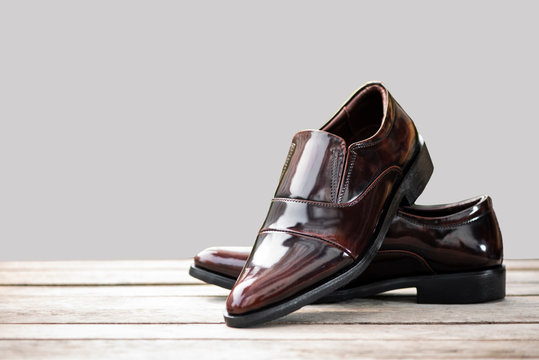 Men&rsquo;s brown shoes on a green background.