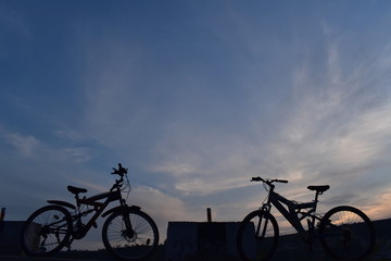 Fototapeta na wymiar silhouette of bicycle on sunset in mountains