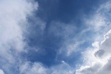 Fototapeta na wymiar Cielo nuvoloso in Primavera