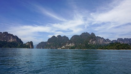Naklejka premium tropical landscape on chiao lan lake in khao sok