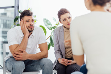 Obraz premium group of people sitting and having discussion during therapy session