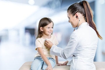 Young woman doctor with little girl  in a hospital - obrazy, fototapety, plakaty