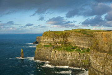 Klippen Cliffs of Moher im Sonnenuntergang