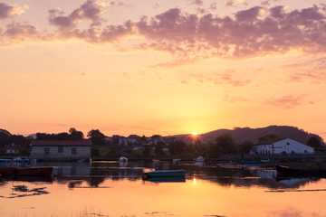atardecer en el mar y laguna