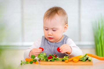 Baby isst gesund