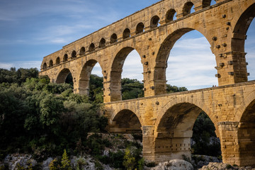 Fototapeta na wymiar Pont du Gard am Tag, roemisches Aquädukt in Frankreich