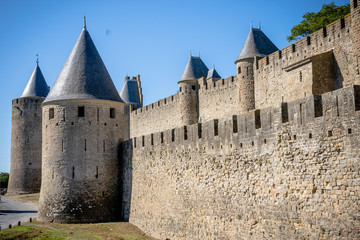 Fototapeta na wymiar Burgmauern der Festung La Cité mit Zitadelle, Carcassonne, Frankreich