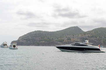 Obraz premium yate navegando en baleares