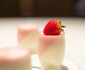yogurt with fresh strawberries