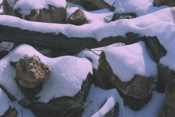Nieve en rocas