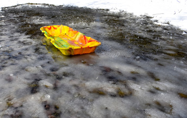 Obraz premium Sled on a frozen pool of water