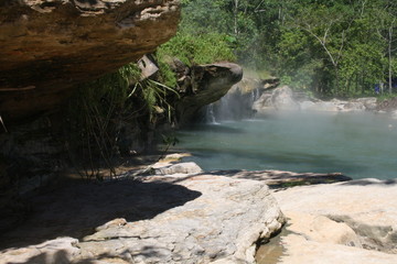 Paisaje río hirviente