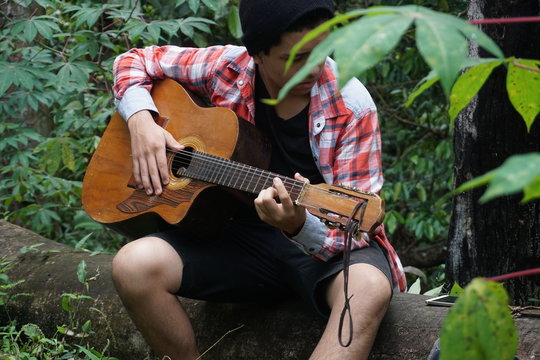 Old requinto guitar