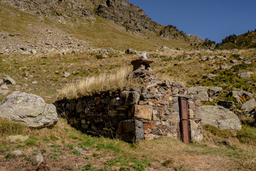 Alte Huette im Vall de Sorteny, Andorra, Pyraeneen