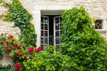 Fototapeta na wymiar window of Provence