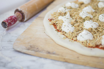 Preparando pizza para degustação