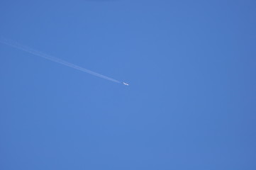The plane is flying in the blue sky to bring passengers to the destination with quickly and safety.