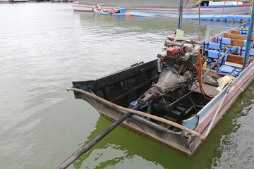 Obraz premium Close-up long-tailed boats on river.