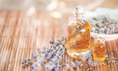 Obraz na płótnie Canvas Lavender flowers and glass bottle isolated