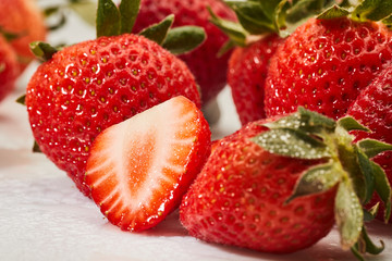 Erdbeeren auf weißem Hintergrund