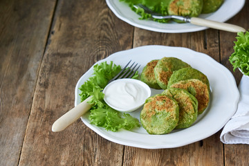 Broccoli cutlets with sour cream and lettuce leaves 